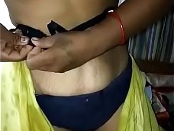 Desi mature aunty wearing bra after fucking